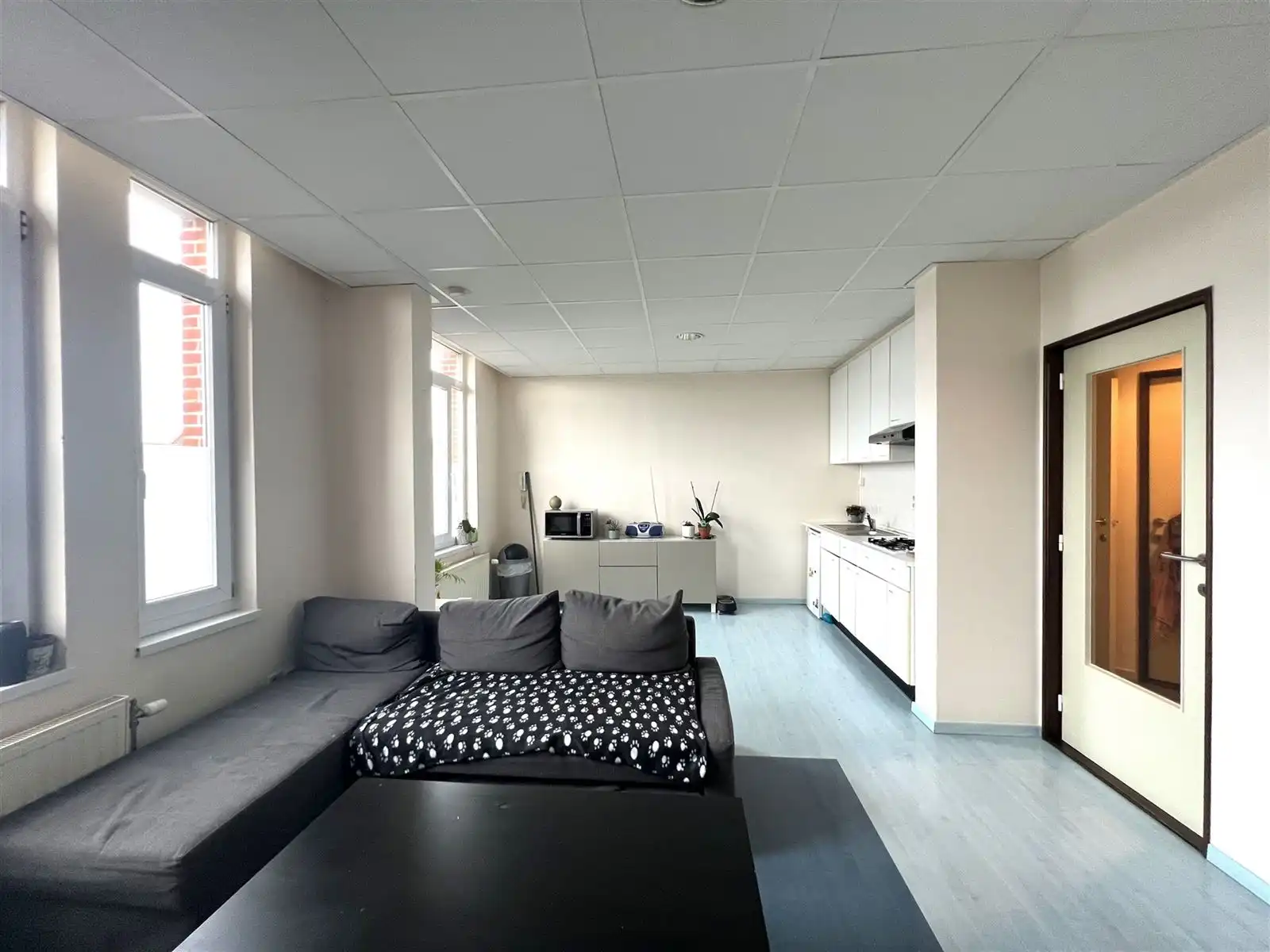 Zonnig appartement met 1 slaapkamer gelegen op de 2de verdieping van een kleinschalig gebouw. foto 2