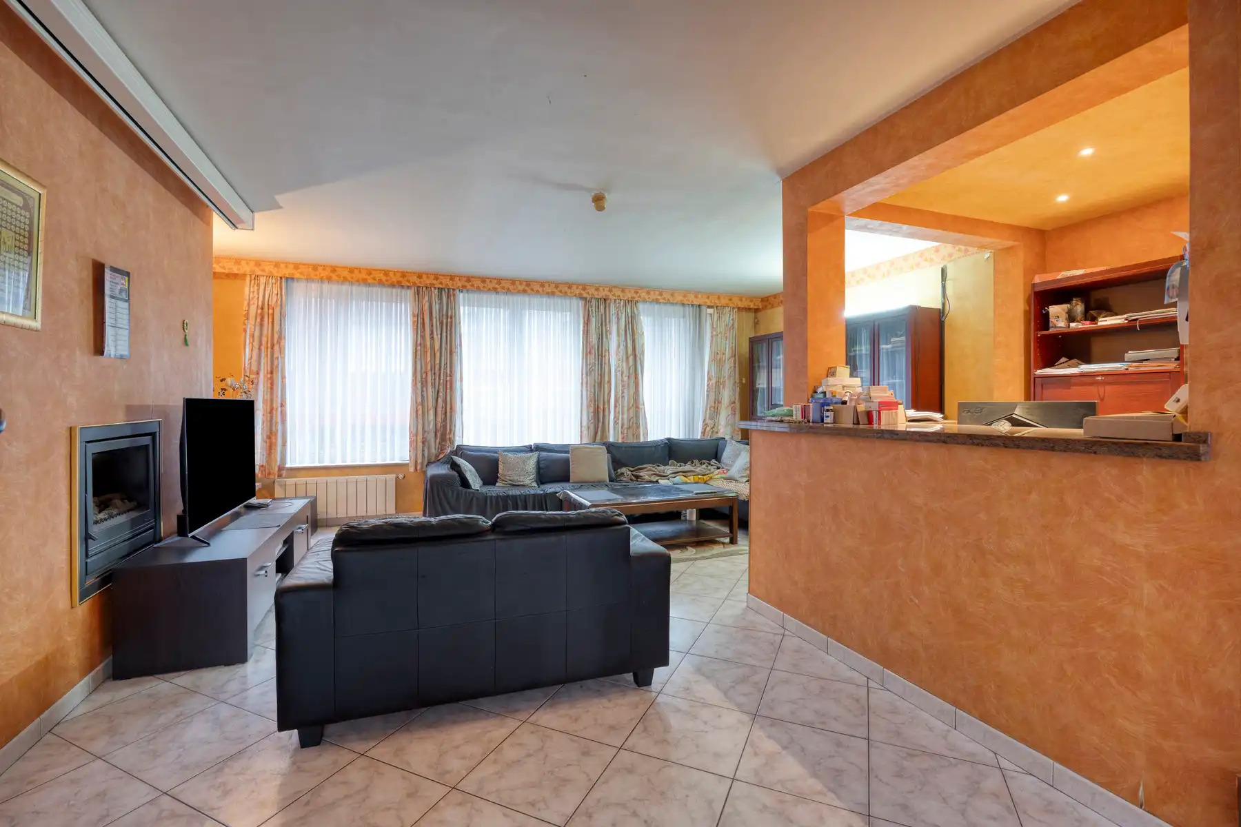 Gezinswoning met vier slaapkamers, tuin en ruime garage foto 10