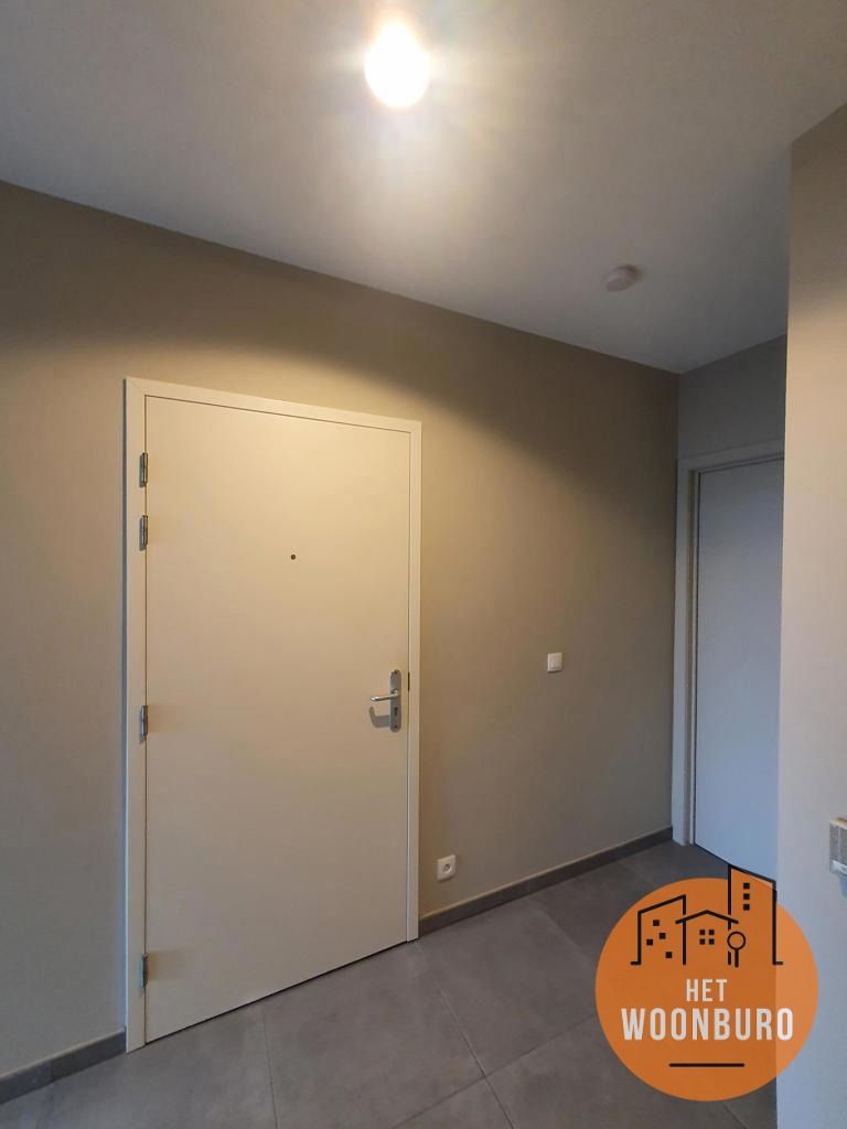 Appartement 4e Verd. met autostaanplaats en kelder foto 3