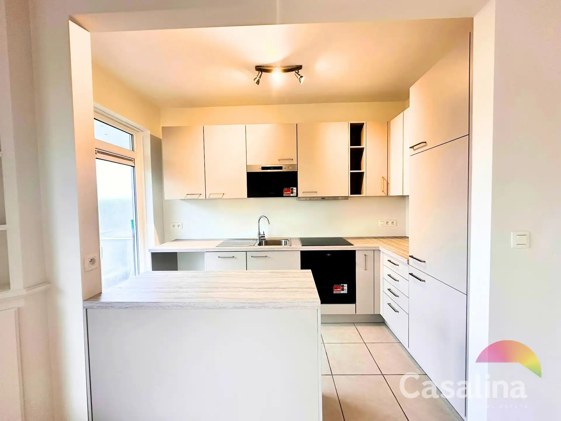 Gerenoveerd 1-slaapkamerappartement met terras foto 5