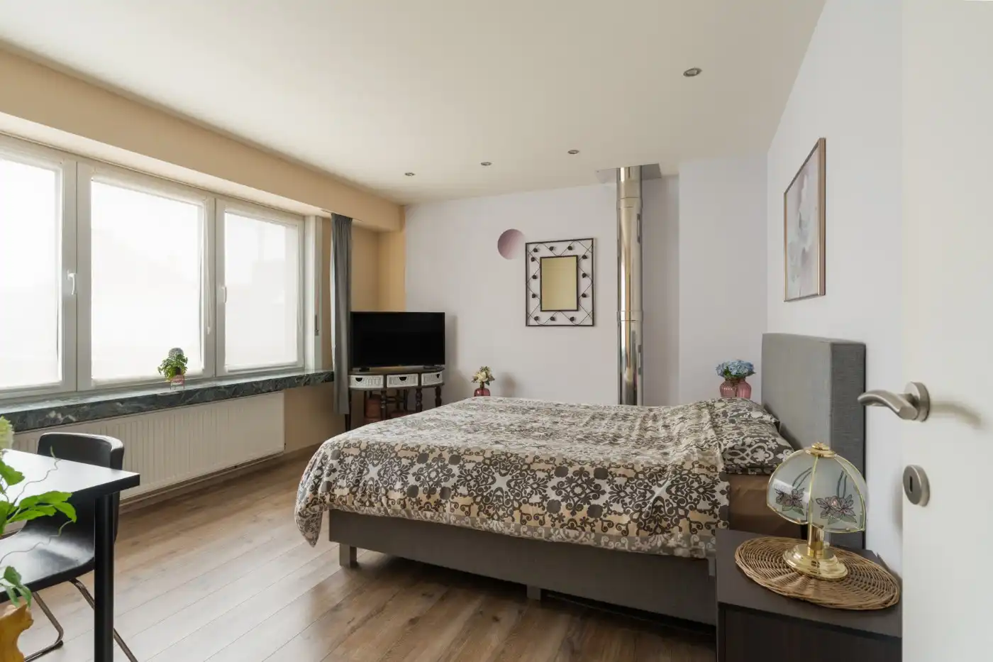 Verrassend ruime, instapklare woning met 3 slpk. en zuid-west koertje foto 16