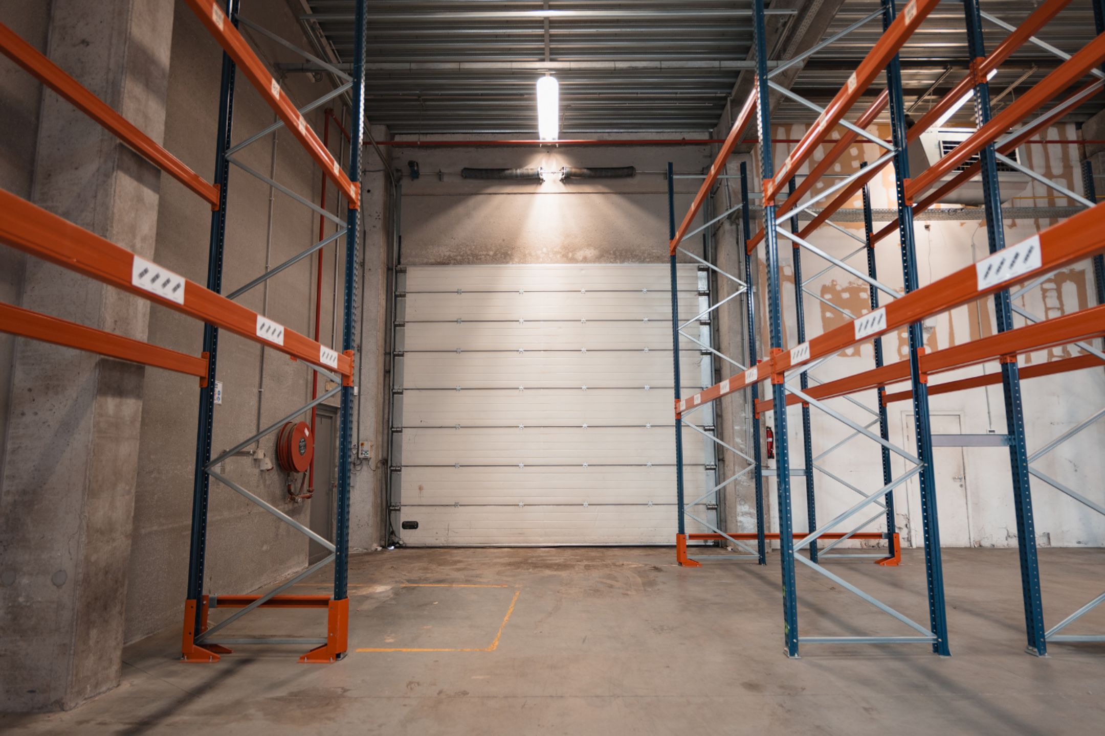 Modern bedrijfsgebouw langs E17 in Zwijndrecht foto 43