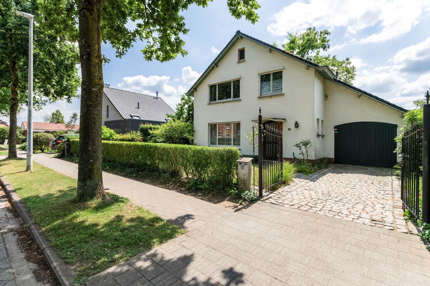 Hoofdfoto van de publicatie: KARAKTERVOLLE WONING MET TOFFE TUIN EN GARAGE!