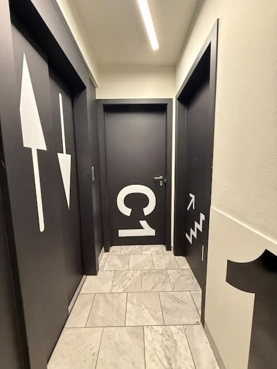 Gemeubelde studio met één slaapkamer foto 11