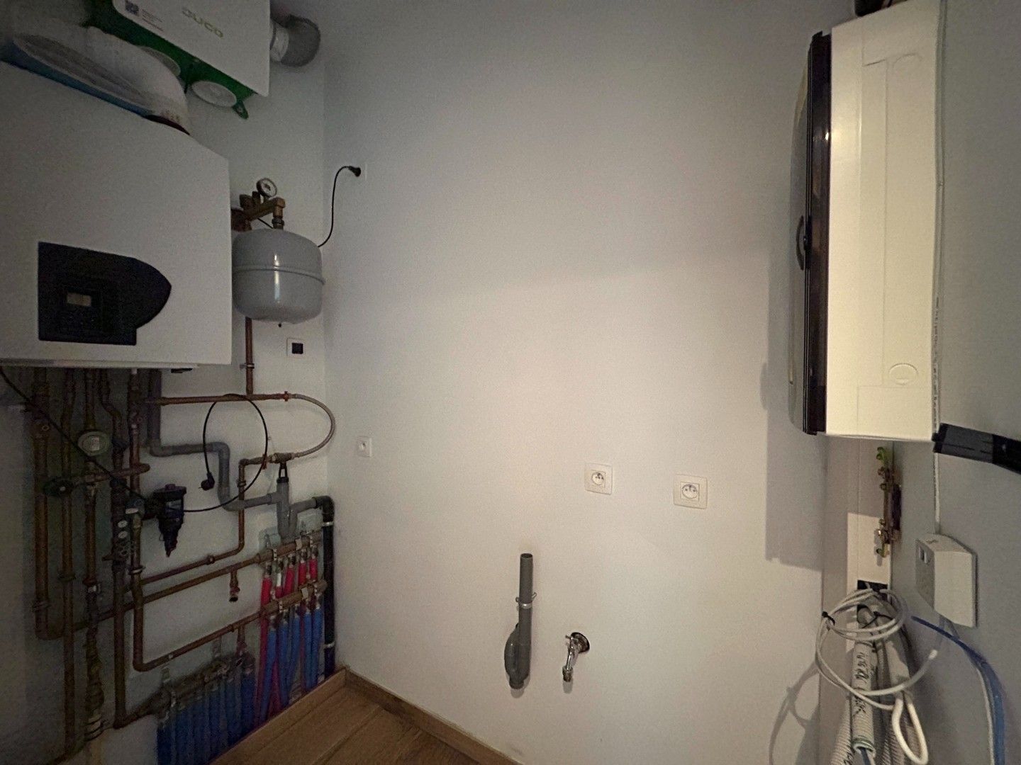 Instapklaar 2-slaapkamer appartement nabij centrum Roeselare! foto 5
