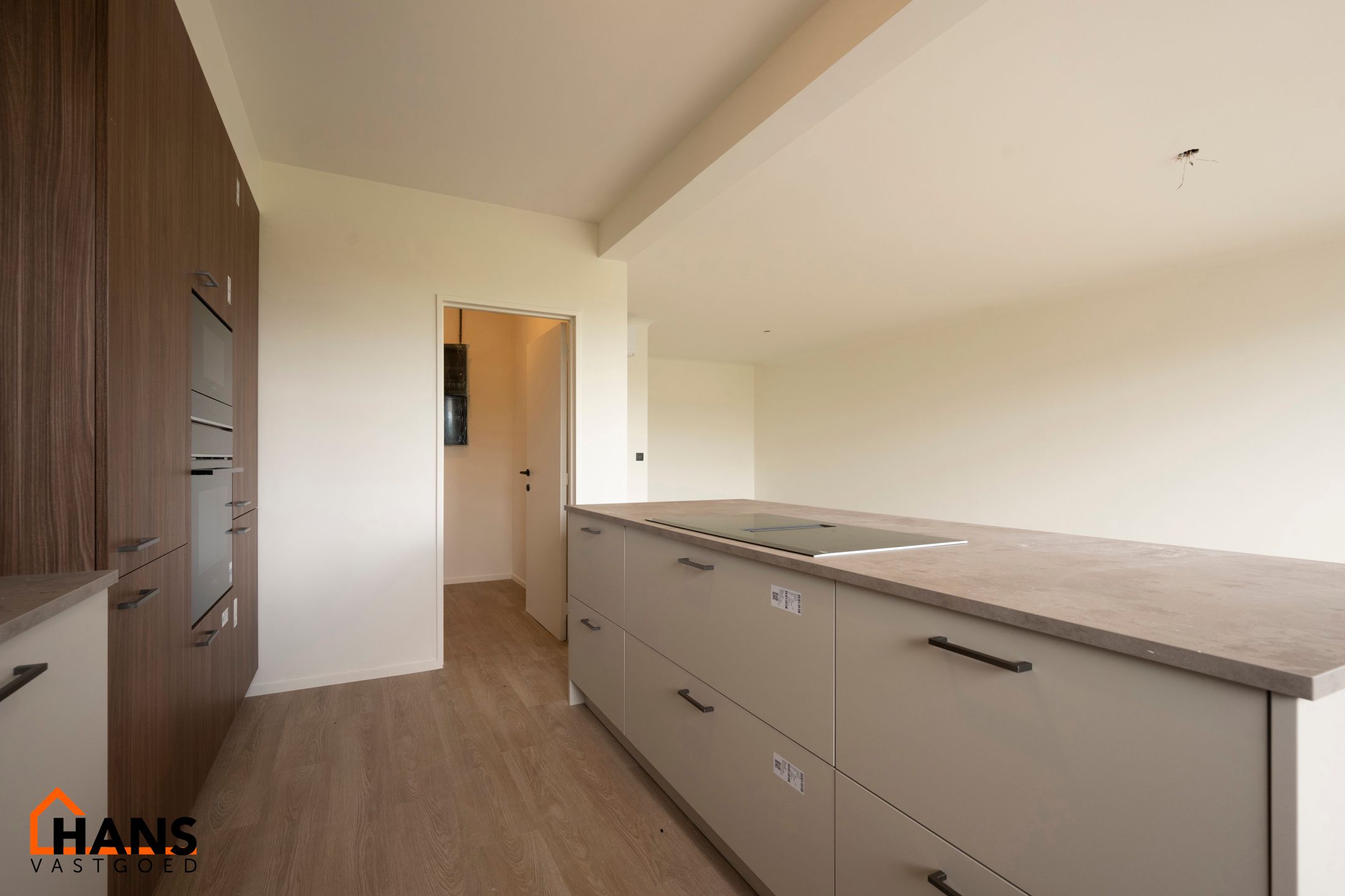 Ruim, gerenoveerd appartement met garagebox foto 5