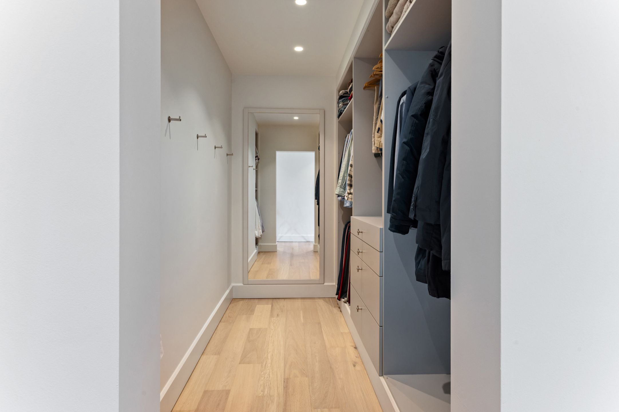Uitzonderlijk mooie en recente woning op schitterend perceel foto 16