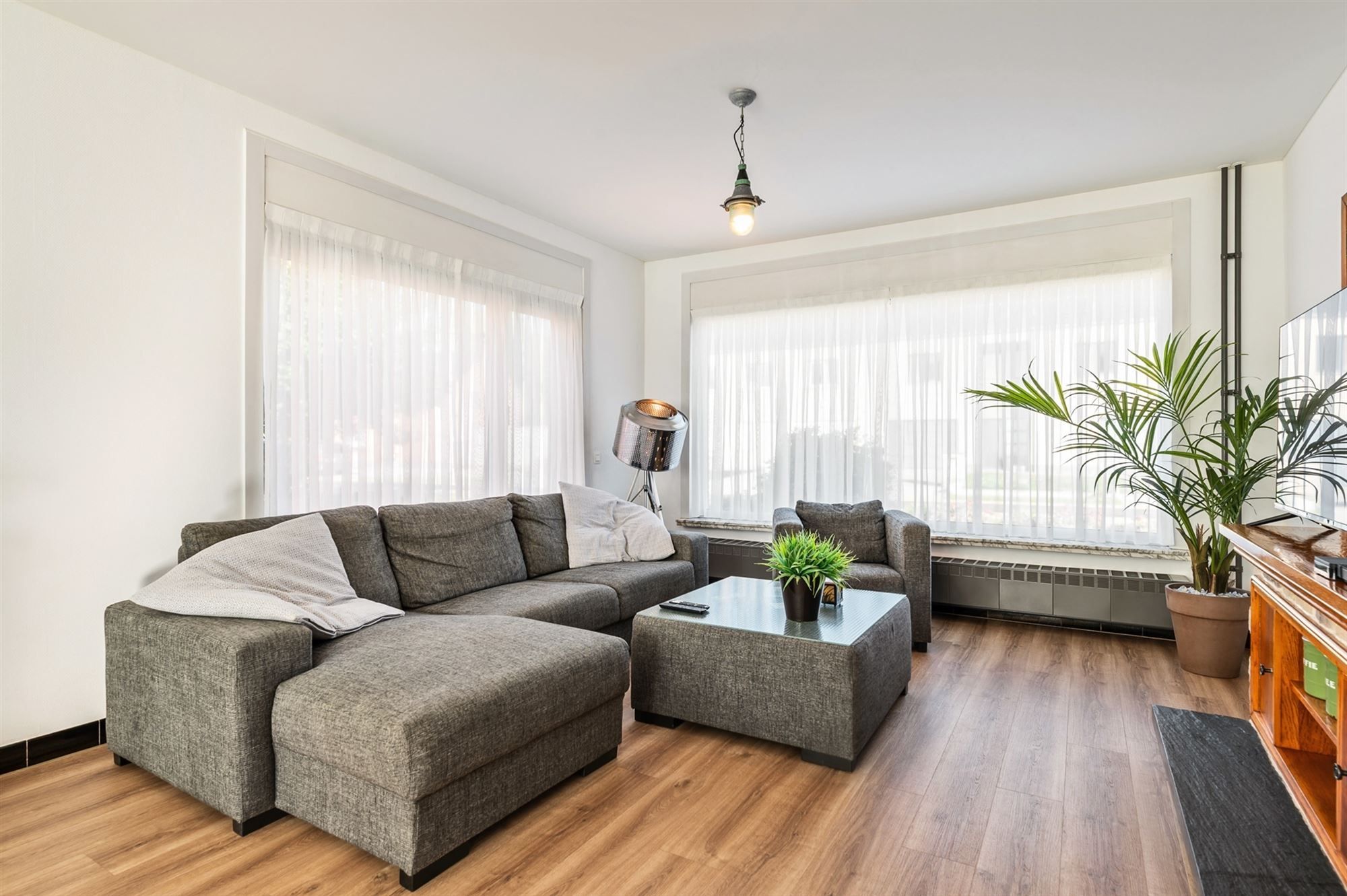 GERENOVEERDE INSTAPKLARE WONING OP 1726M2 TEGEN NATUURGEBIED! foto 6