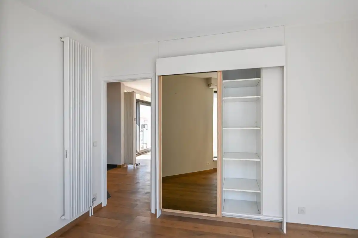 Ruim 1 slaapkamer appartement met zijdelings zeezicht en aankoopmogelijkheid tot een dubbele garage! foto 6