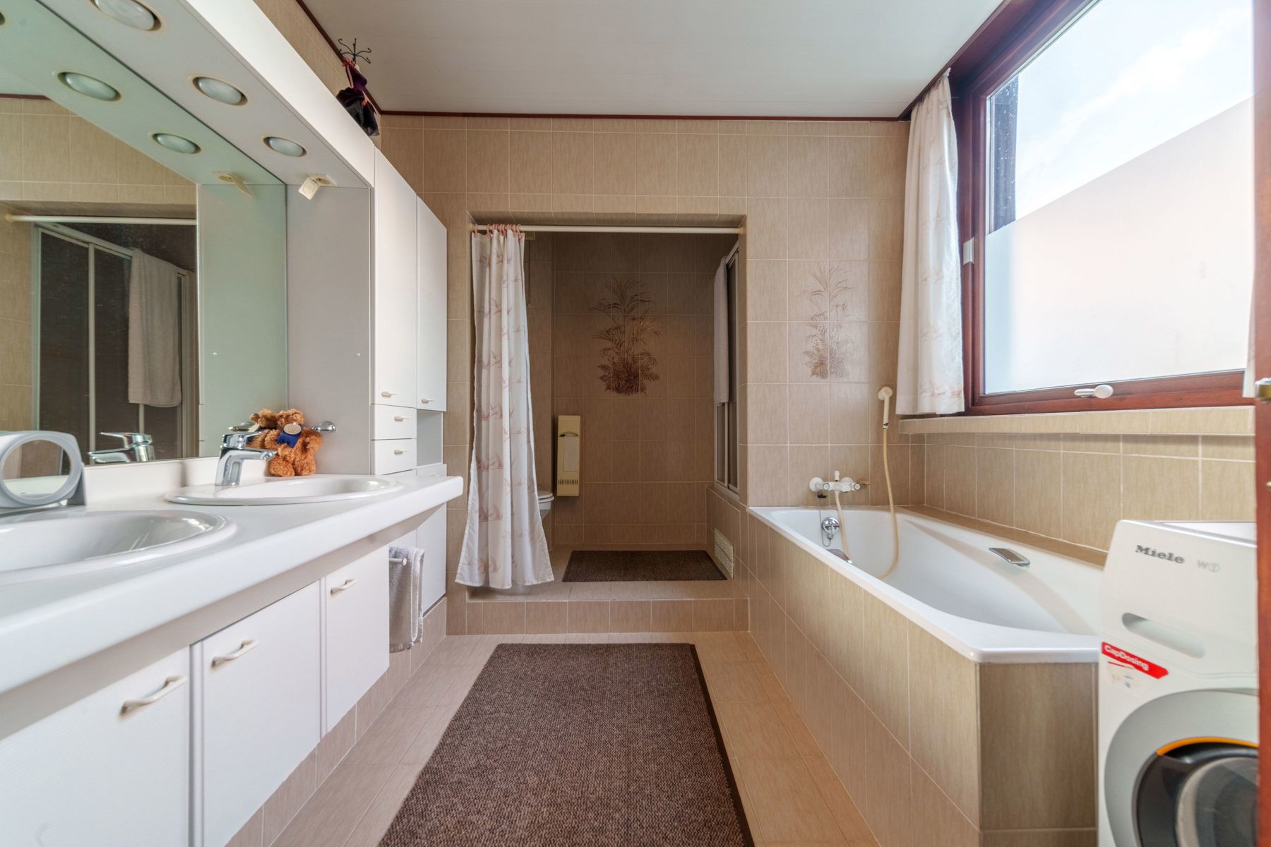 Grote gezinswoning te Hemiksem.  foto 9