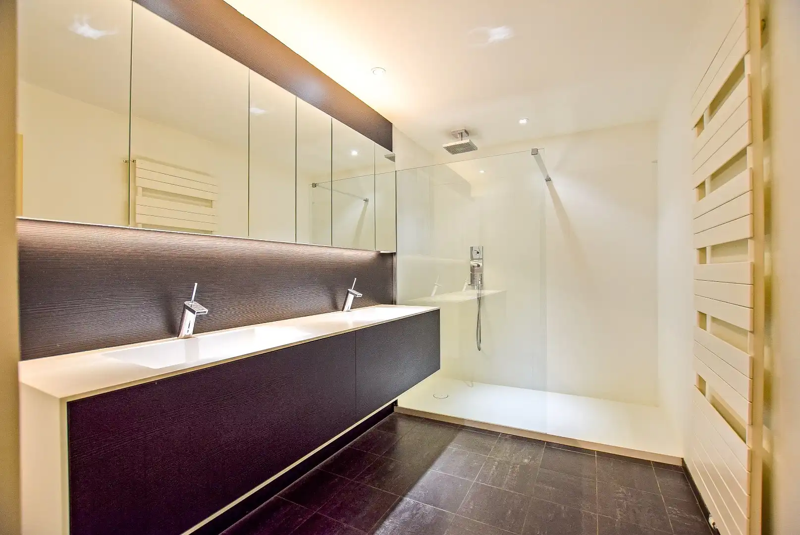 Kwalitatief afgewerkte woning met handelsruimte (536m² bewoonbaar) op een toplocatie. foto 14