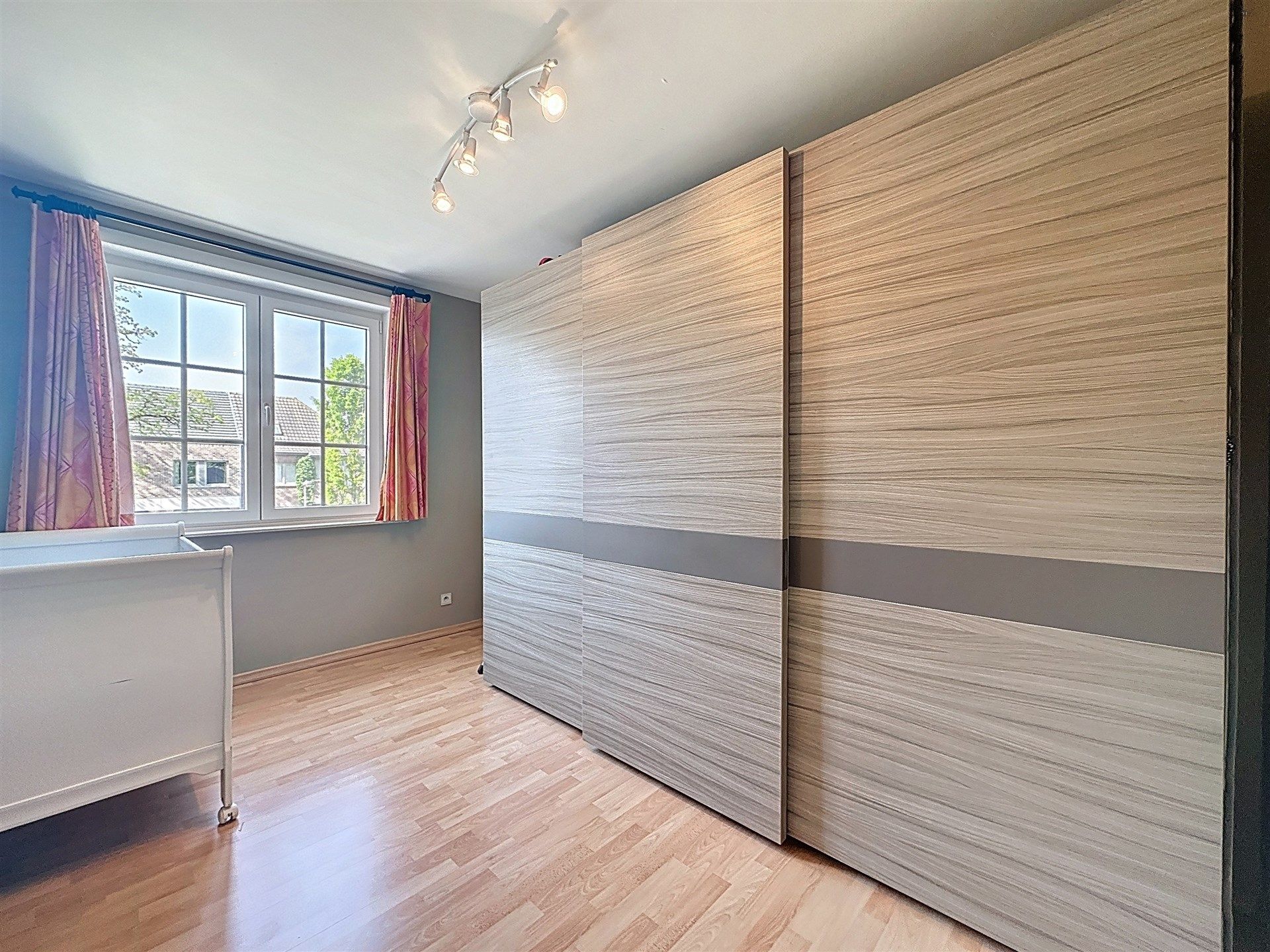 Rustig gelegen, instapklare, half open bebouwing met 5 slaapkamers, garage op perceel van 465m²! foto 16