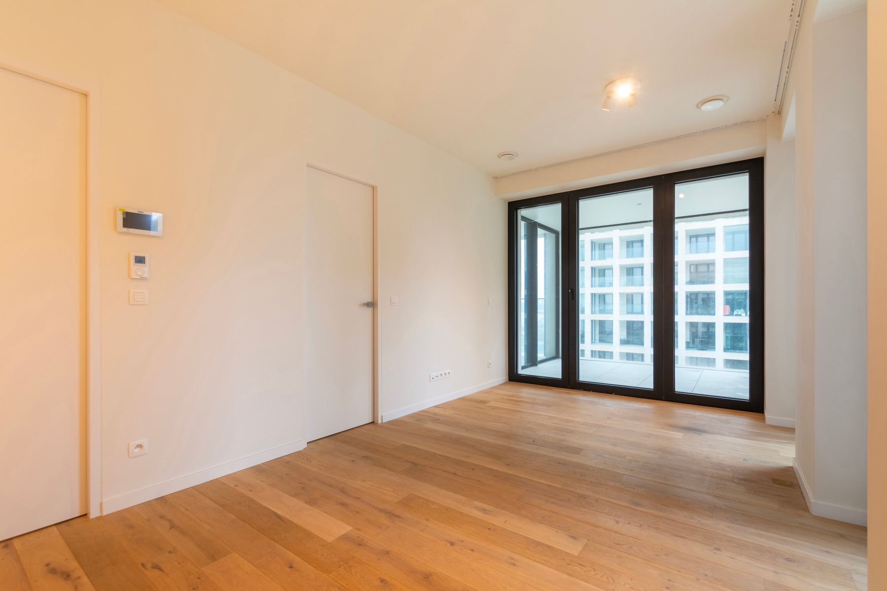 Ruim nieuwbouw ongemeubeld appartement met 1 slaapkamer foto 2