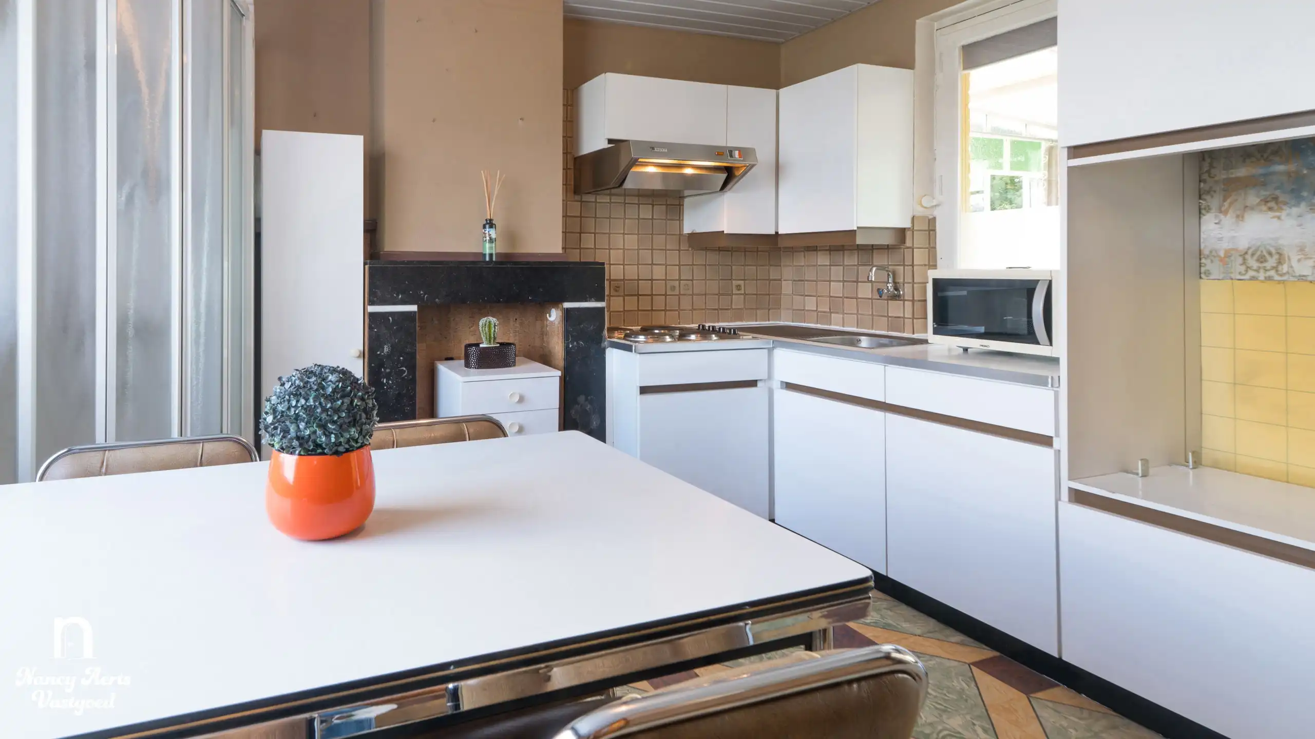 Charmante te renoveren woning op een rustige locatie foto 9