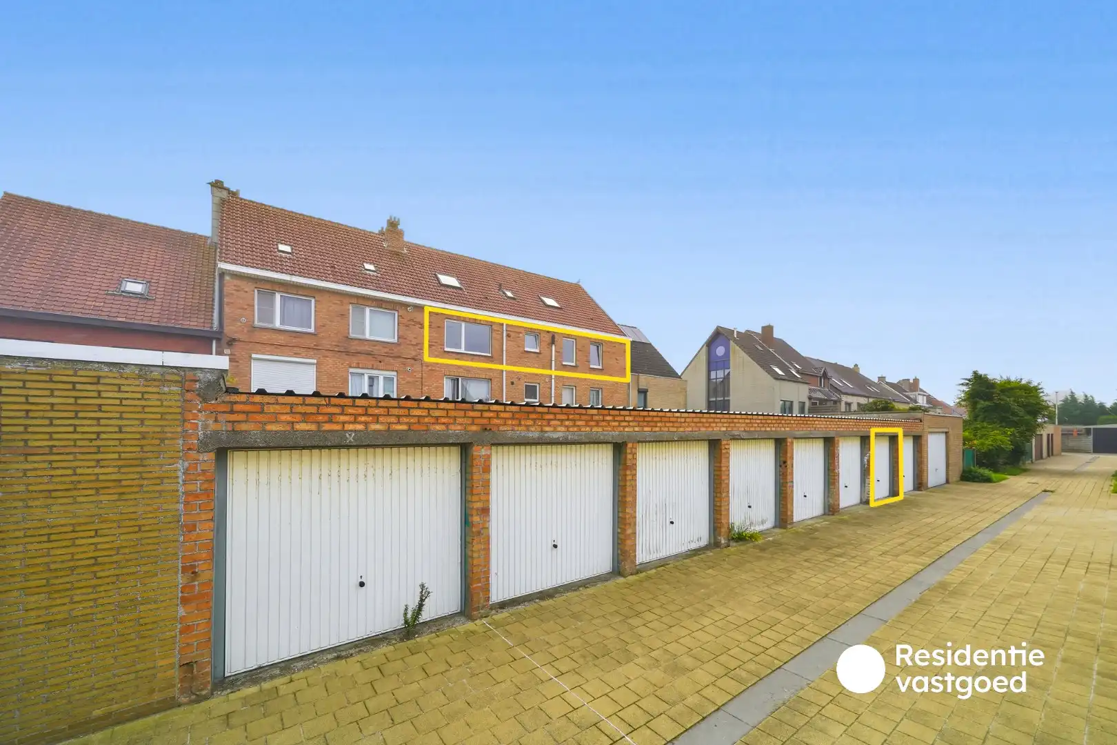 Instapklaar  2 slaapkamer appartement te Bredene foto 2