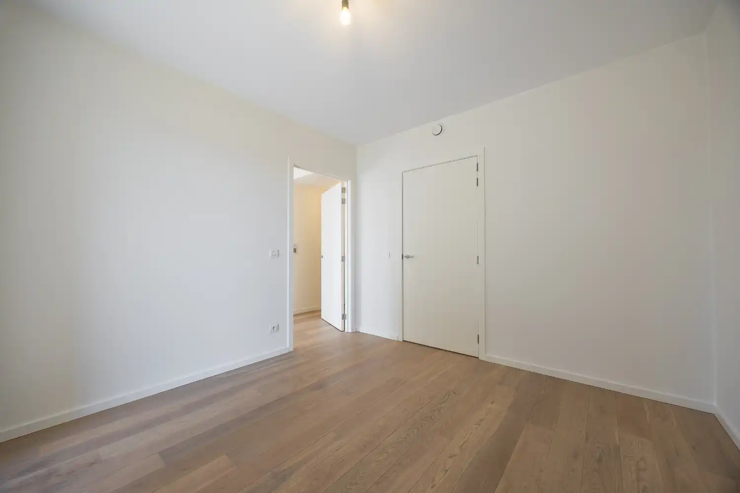 Assistentie-appartement met zijdelings zeezicht op steenworp van de zeedijk. foto 14