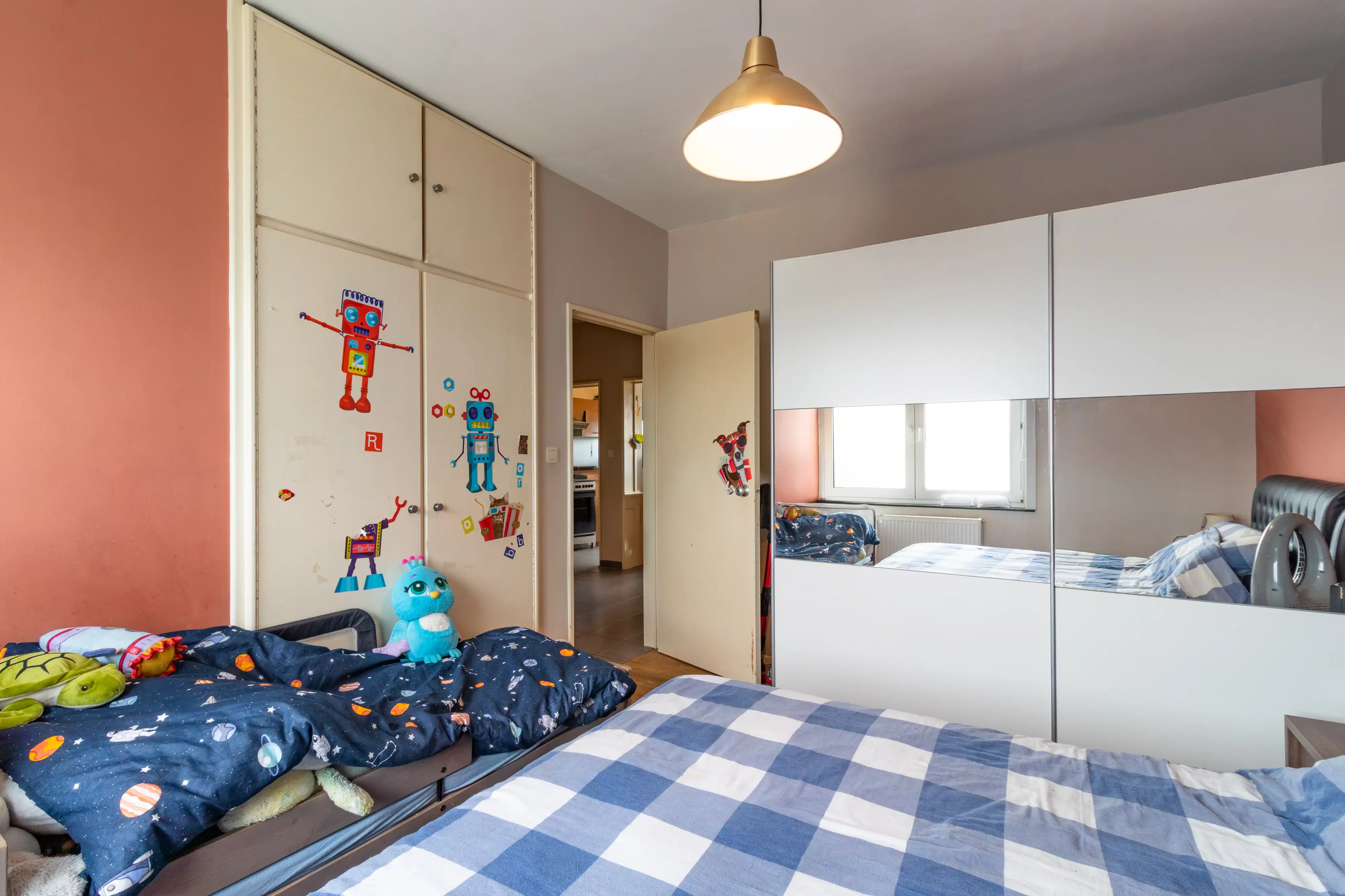 Instapklaar appartement met terras in Wilrijk foto 7