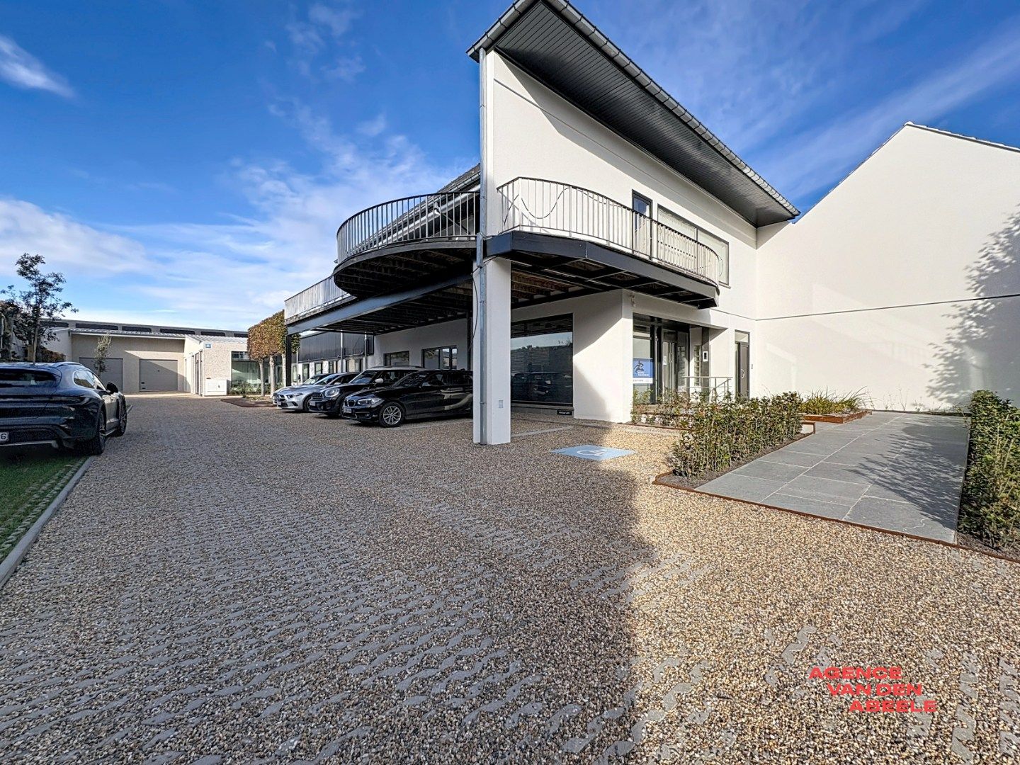 Ruim duplexappartement met prachtig terras foto {{pictureIndex}}