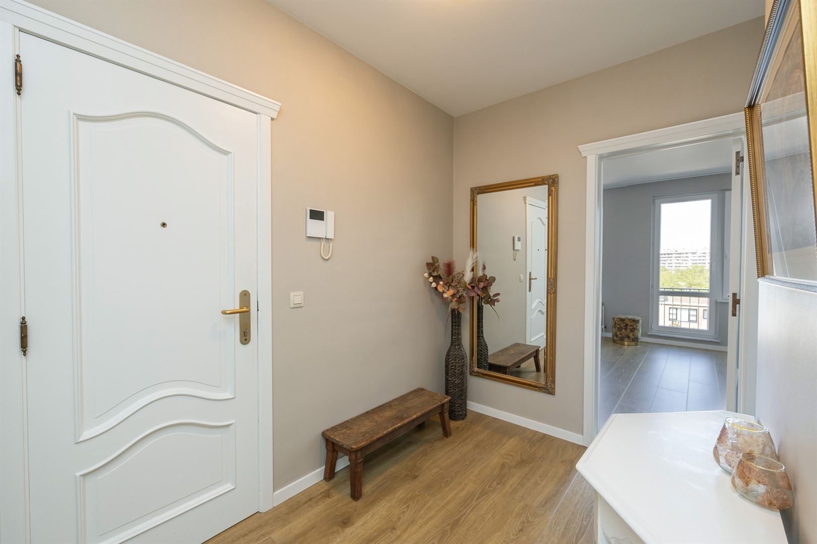 Piekfijn afgewerkt 2-slaapkamerappartement met garagebox foto 13