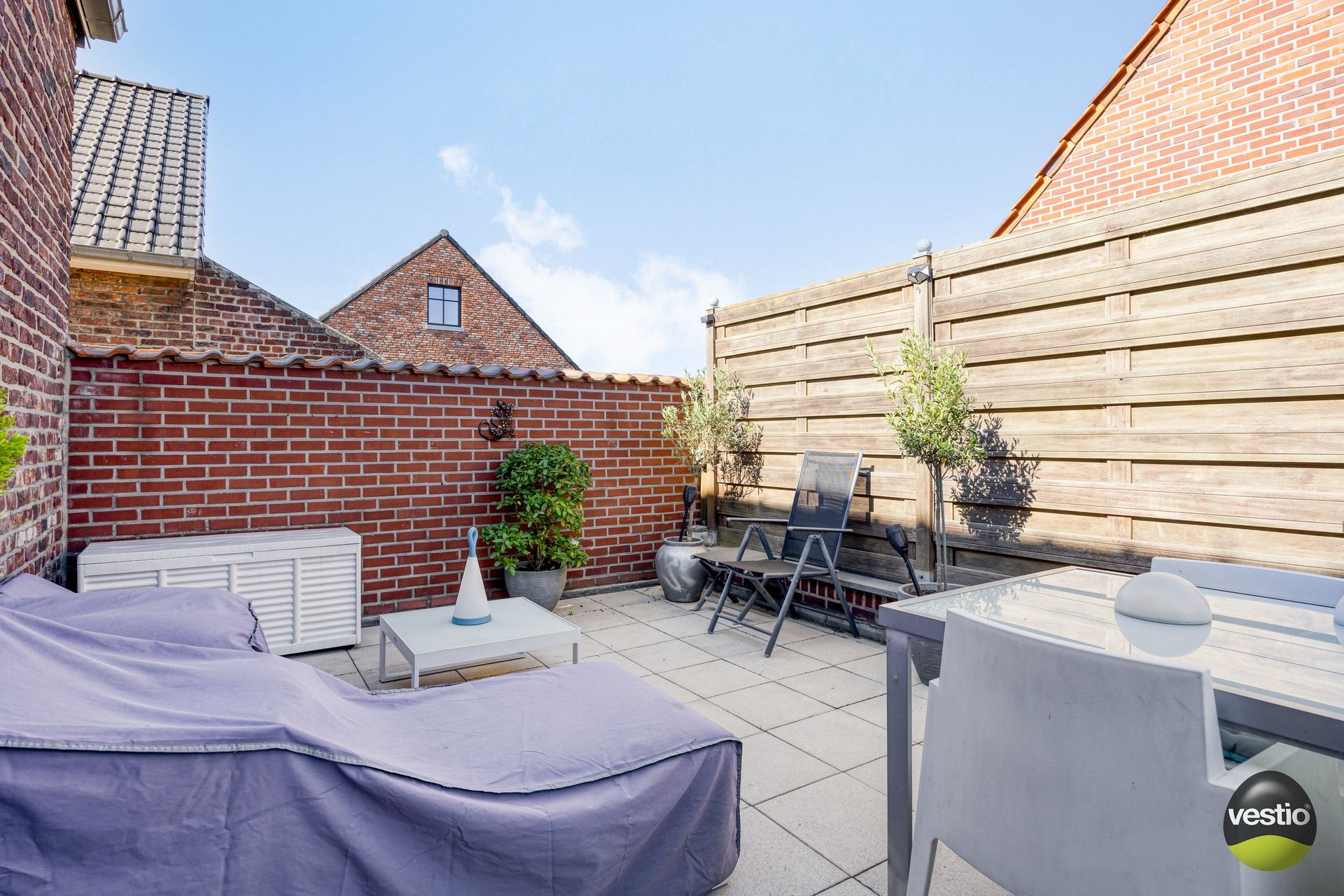 Unieke eigendom met woning, 3 appartementen, weilanden en schuren foto 23