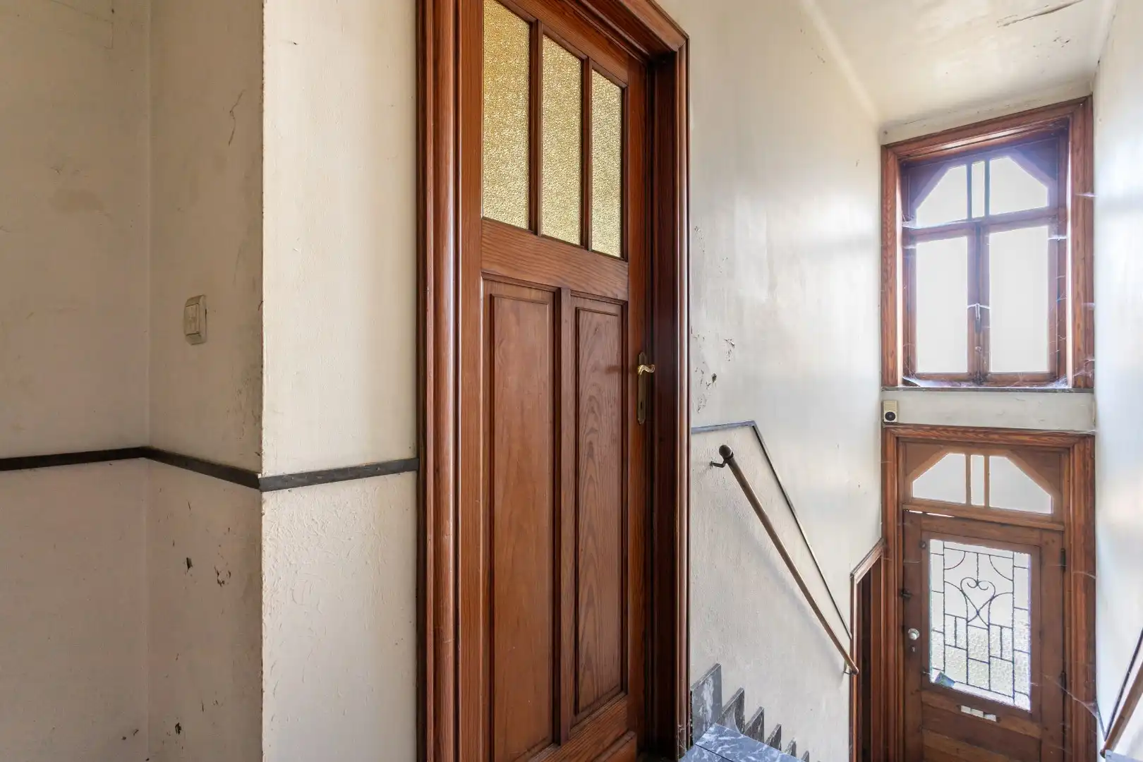 Kraktervolle woning met veel potentieel, 2 autostaanplaatsen en tuin te Dworp foto 5