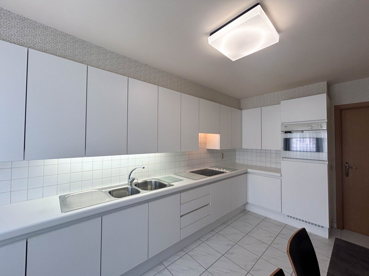 Instapklaar appartement in het centrum van Roeselare! foto 5