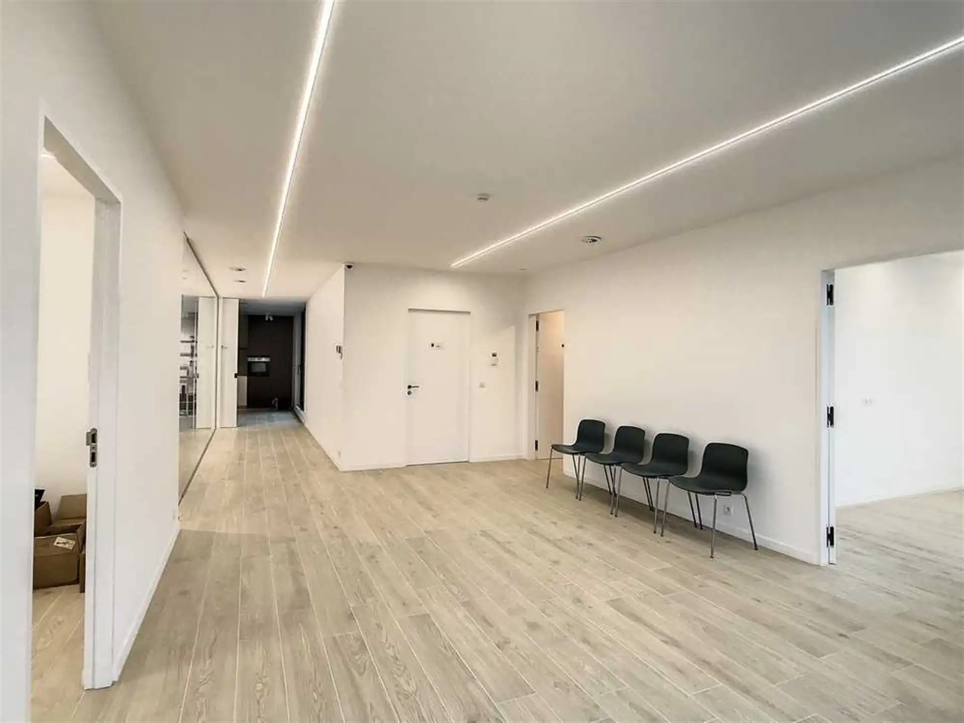 Moderne en lichtrijke praktijkruimte in nieuw gebouw foto 7