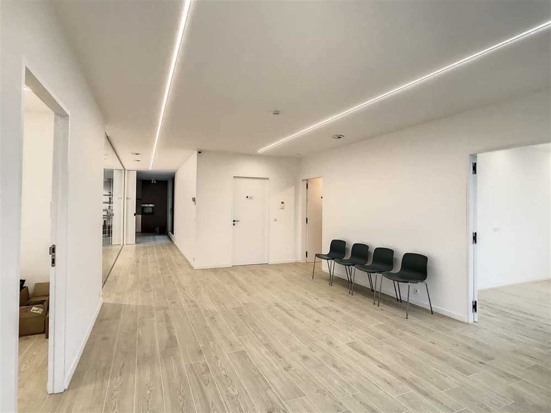 Moderne en lichtrijke praktijkruimte in nieuw gebouw foto 7