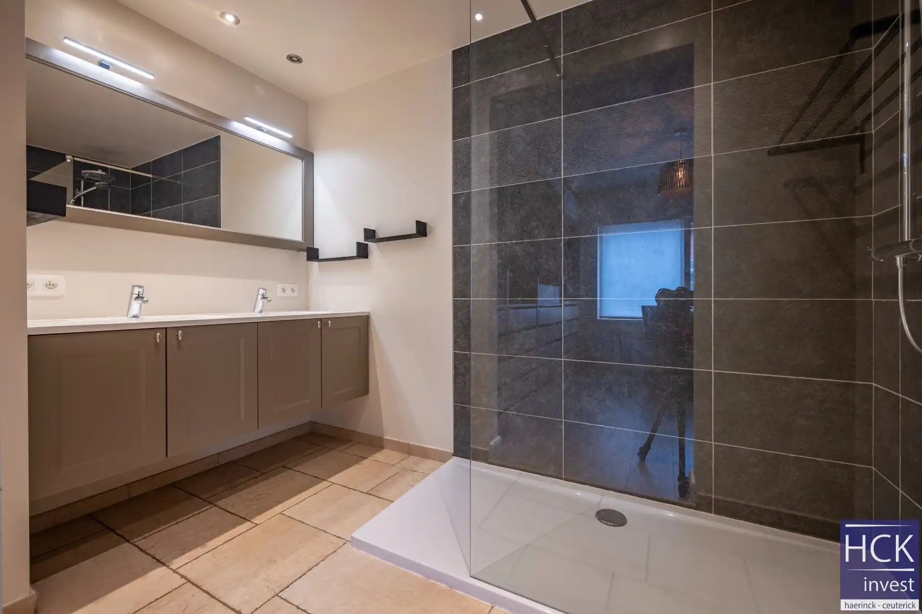 KRUISHOUTEM - Instapklare en prachtig gelegen woning met 4 SLPK. én zwembad foto 14