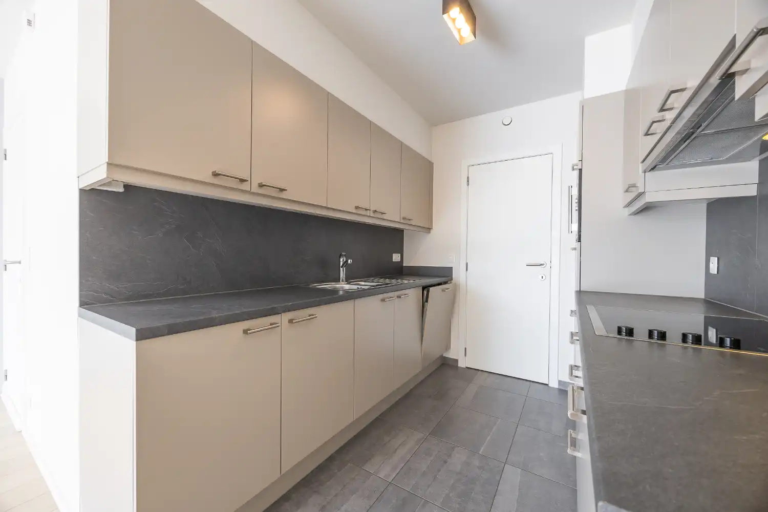 Modern gerenoveerd ruim appartement vlakbij het strand van Bredene foto 8