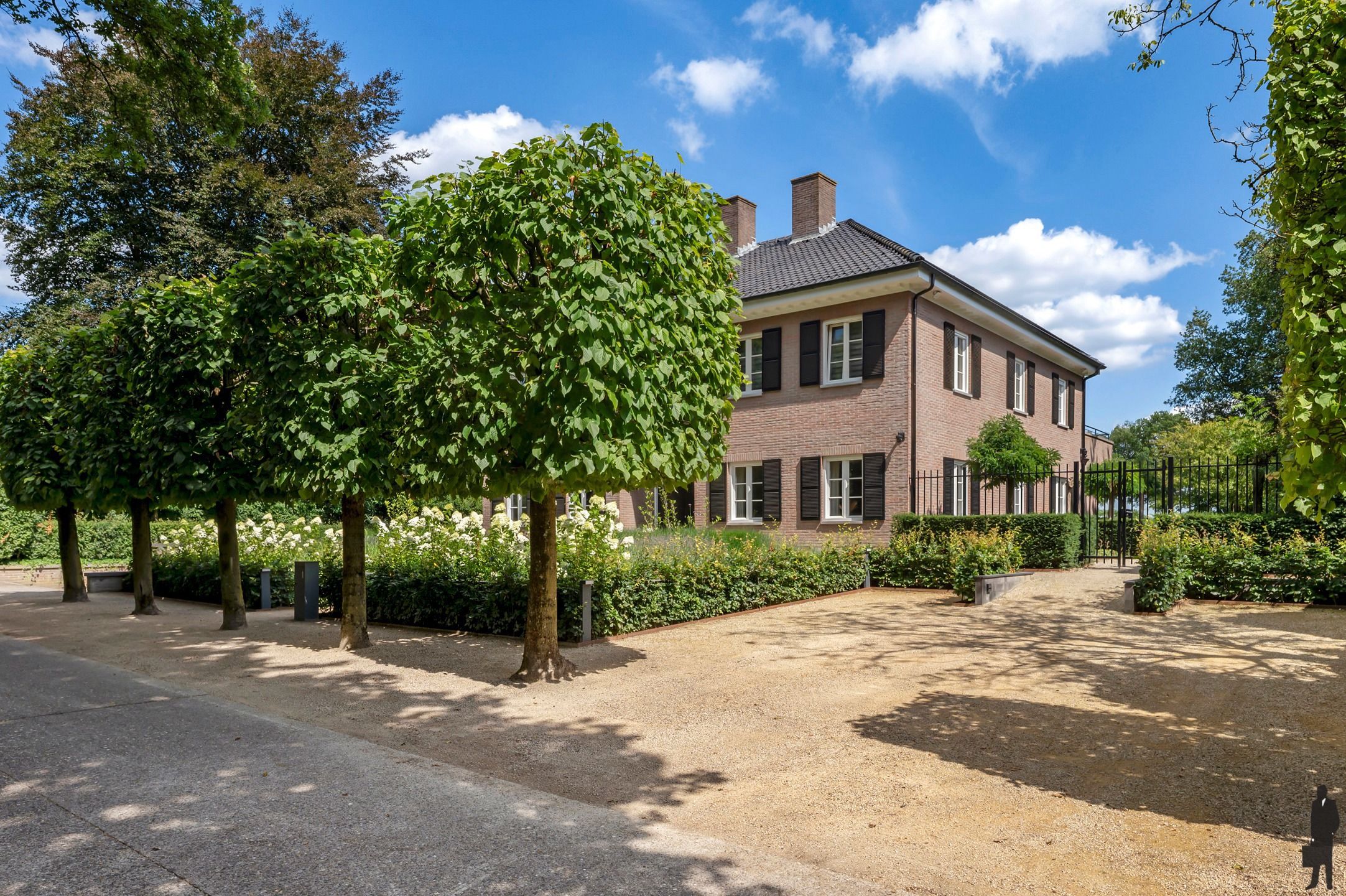 In de residentiële villawijk, De Meersebergen nabij Breda klassieke herenhuis op ca. 2135 m² met uitzicht op "Markdal". foto 43
