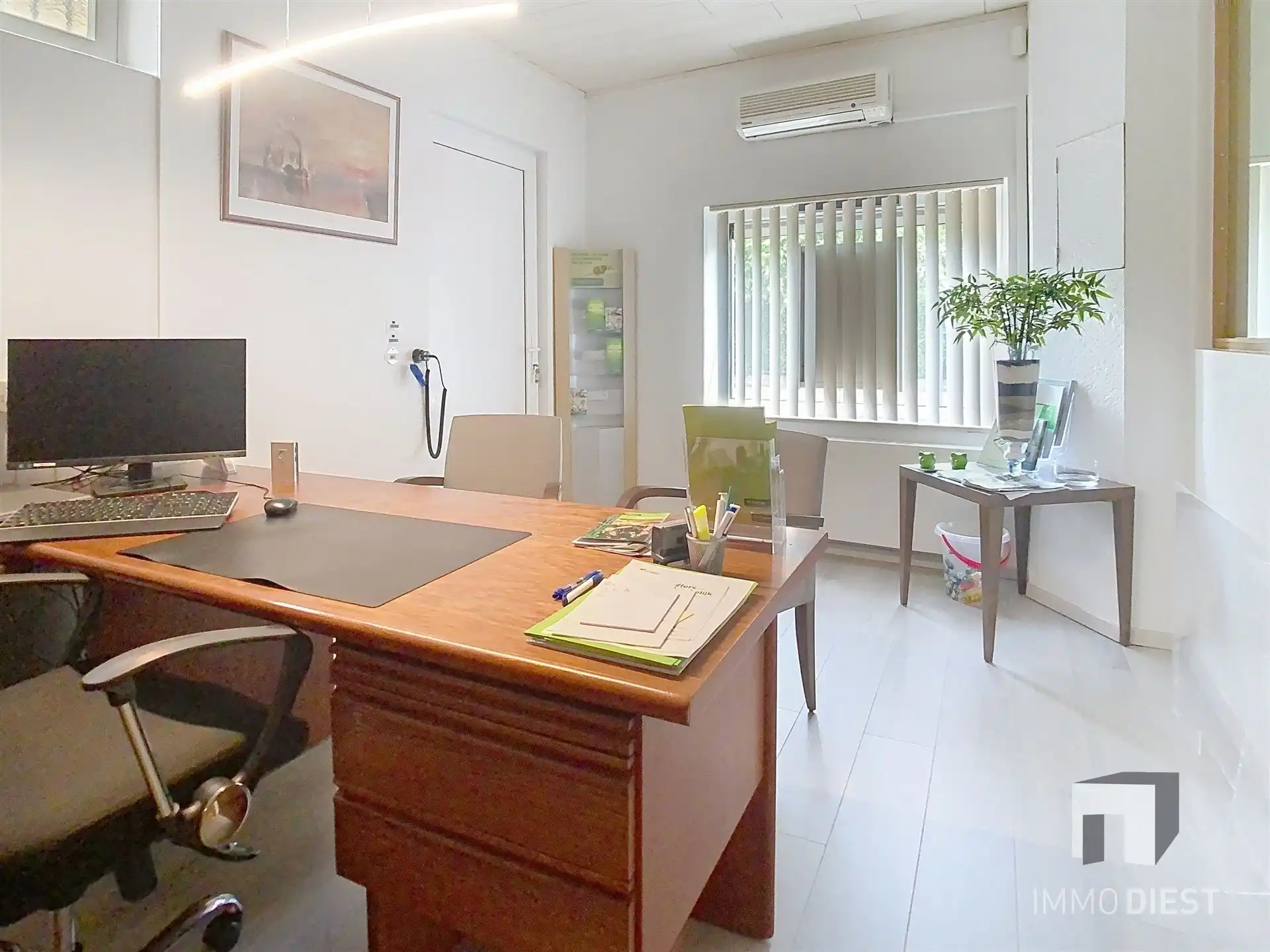 Gelijkvloers kantoorpand op strategische ligging  foto 45