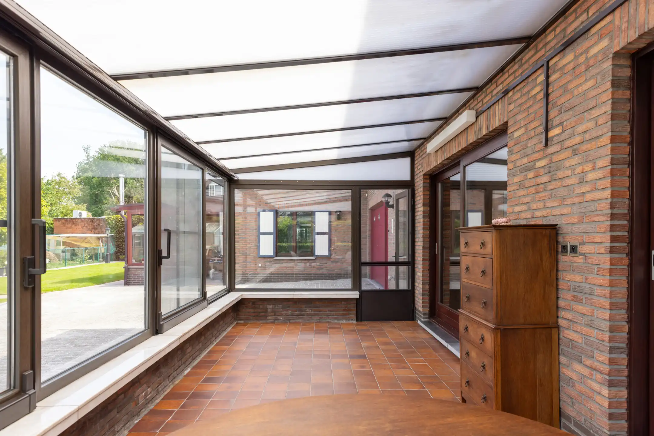 Ruime woning met 6 slaapkamers en 2 garages foto 33