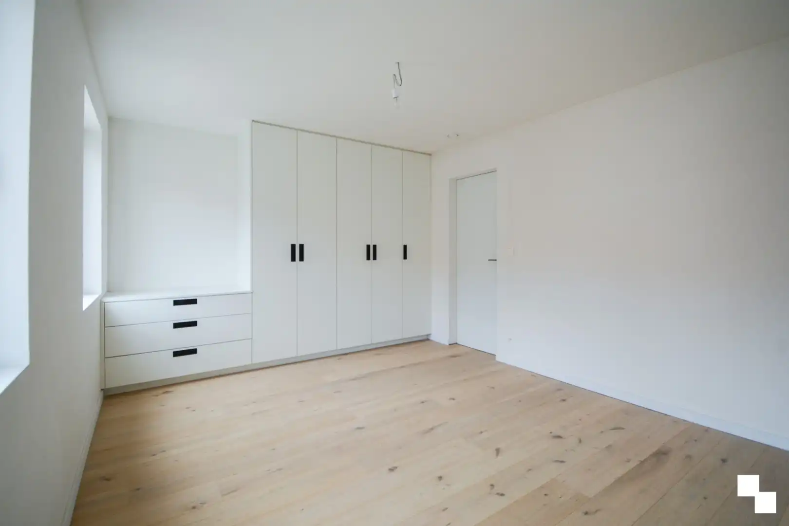 Tweeslaapkamer appartement met garage nabij het centrum van Izegem foto 17