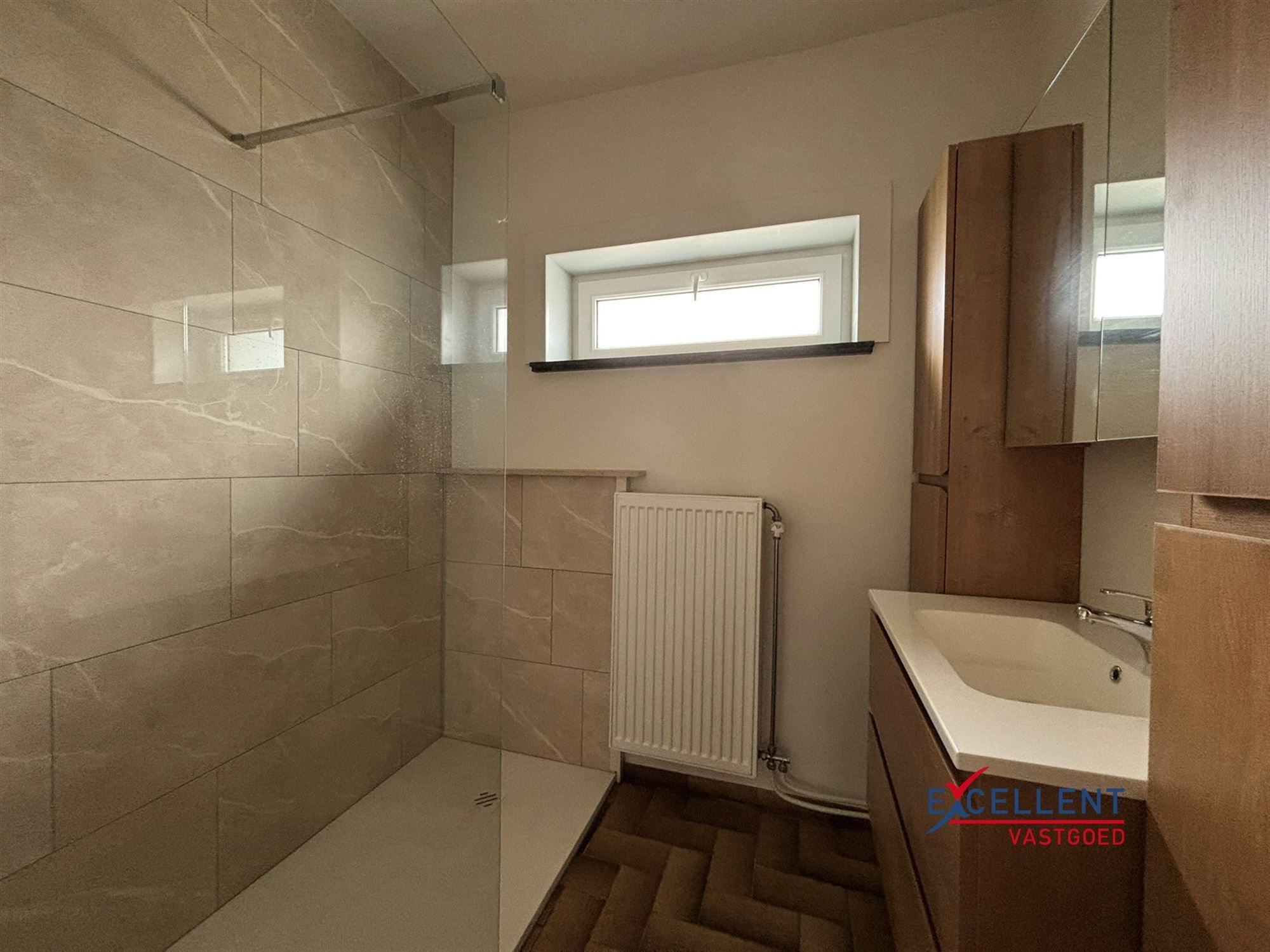 Gezinswoning met 4 slaapkamers & ruime tuin foto 8
