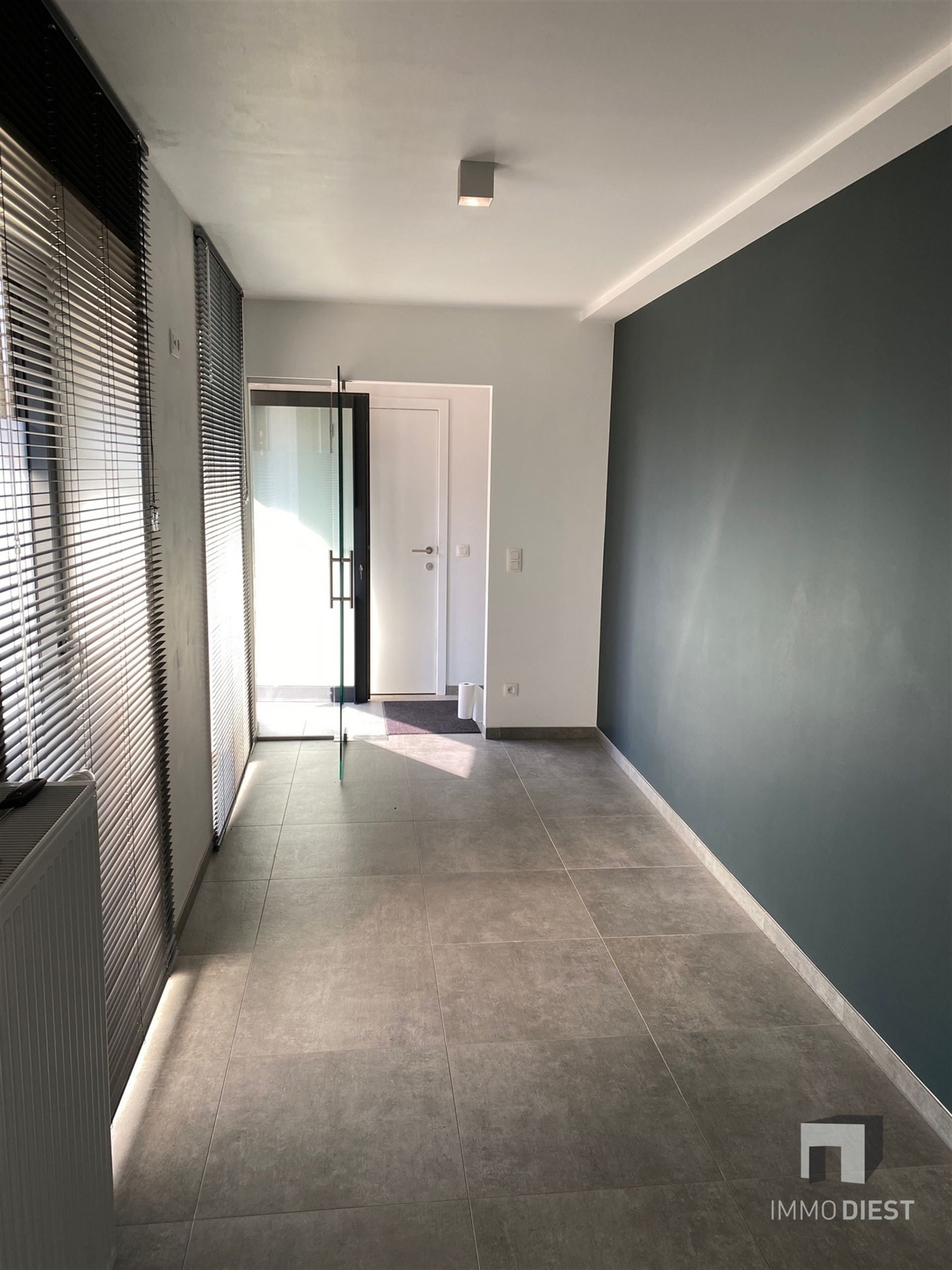 Modern gelijkvloers appartement foto 4