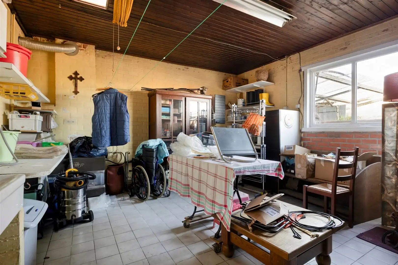 Grondig te renoveren huis. foto 19