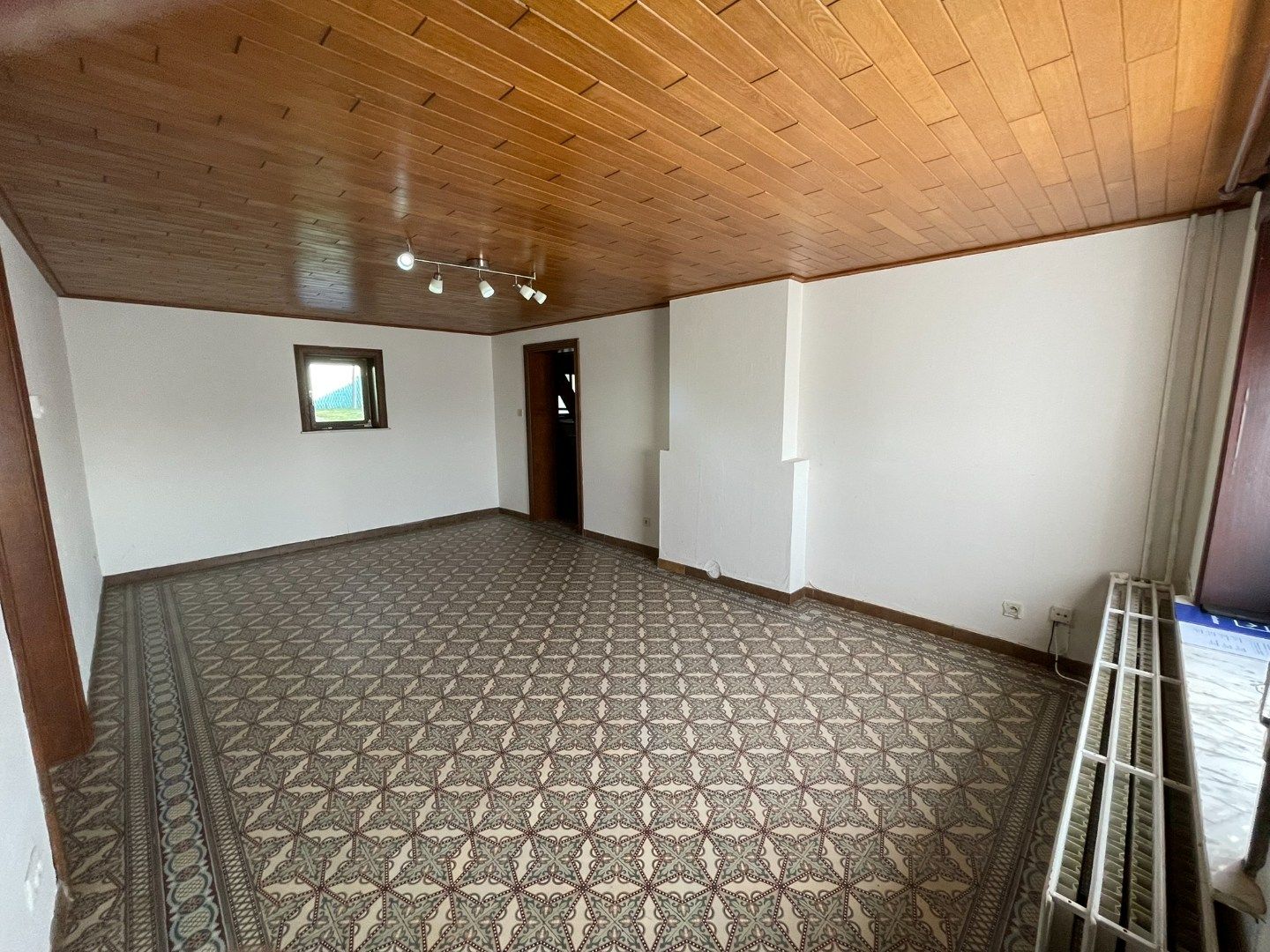 Ruime 3-gevelwoning met grote tuin in Roosdaal foto 2