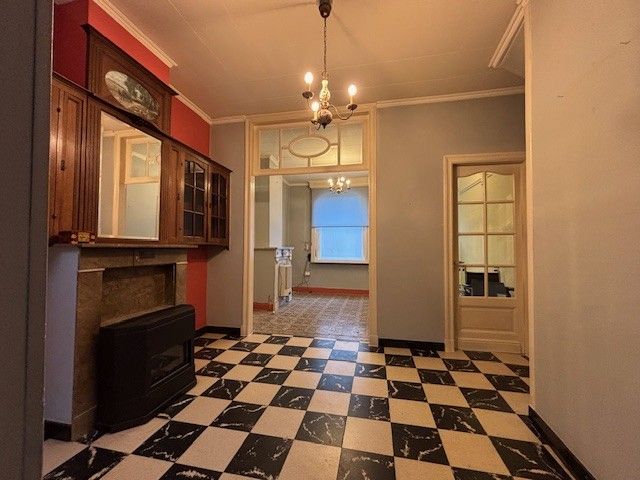 Te renoveren huisje met 2 slaapkamers (4 mogelijk) naast gezellig beluikje aan Sint- Amandsplein. foto 4