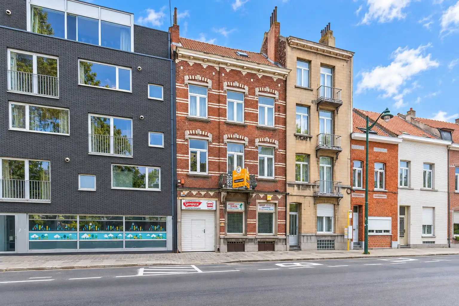 OPBRENGSTEIGENDOM MET 2 APP, BURELEN & LOODSEN ! foto {{pictureIndex}}