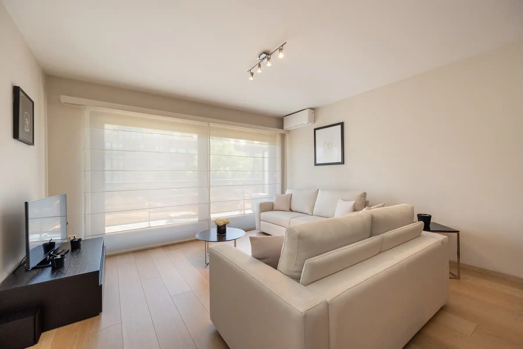 Prachtig appartement met 2 slpk, LIFT, 2 terrassen en kelder foto 4