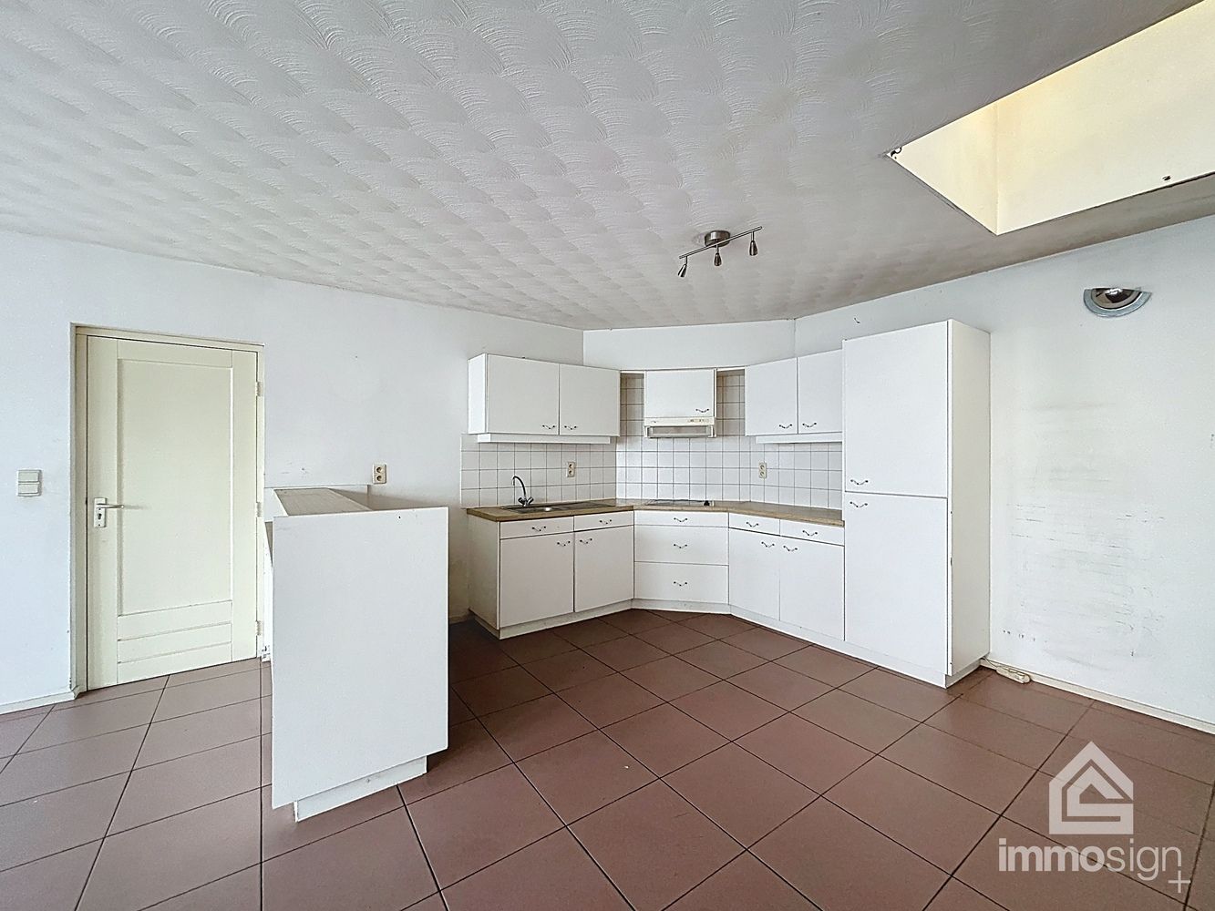 Bedrijfshal, kantoren en twee woonunits. Werken en wonen combineren op één strategische locatie! foto 29