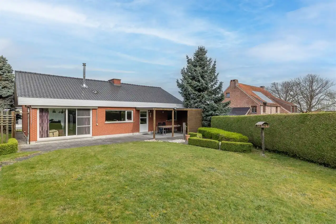 Charmante gelijkvloerse woning met 3slk,  tuin en garage foto 2