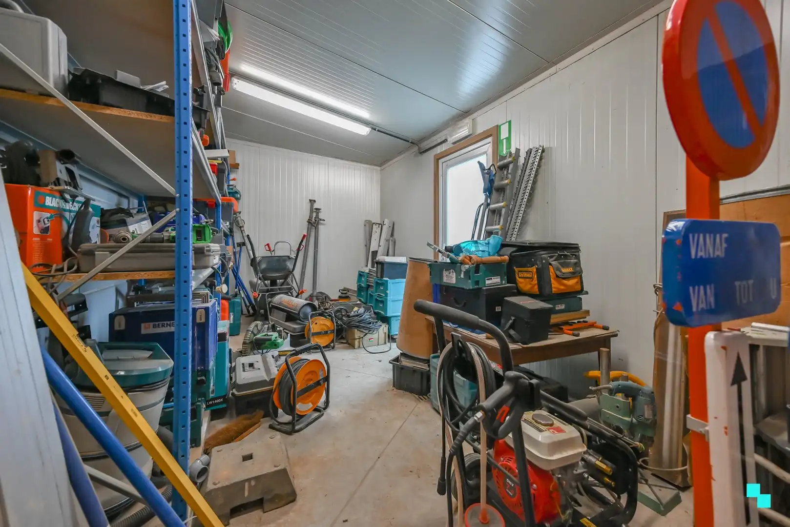 Gunstig gelegen werkplaats / magazijn met bureel en diverse parkeergelegenheid foto 20