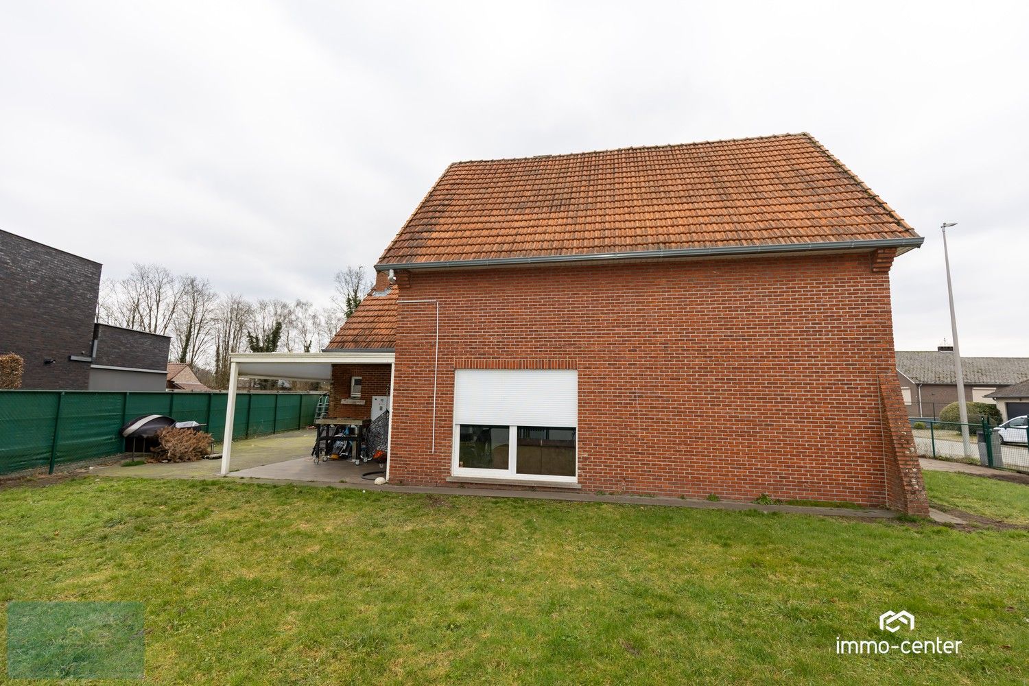 Ruime open bebouwing met westgerichte tuin in Genk foto 3