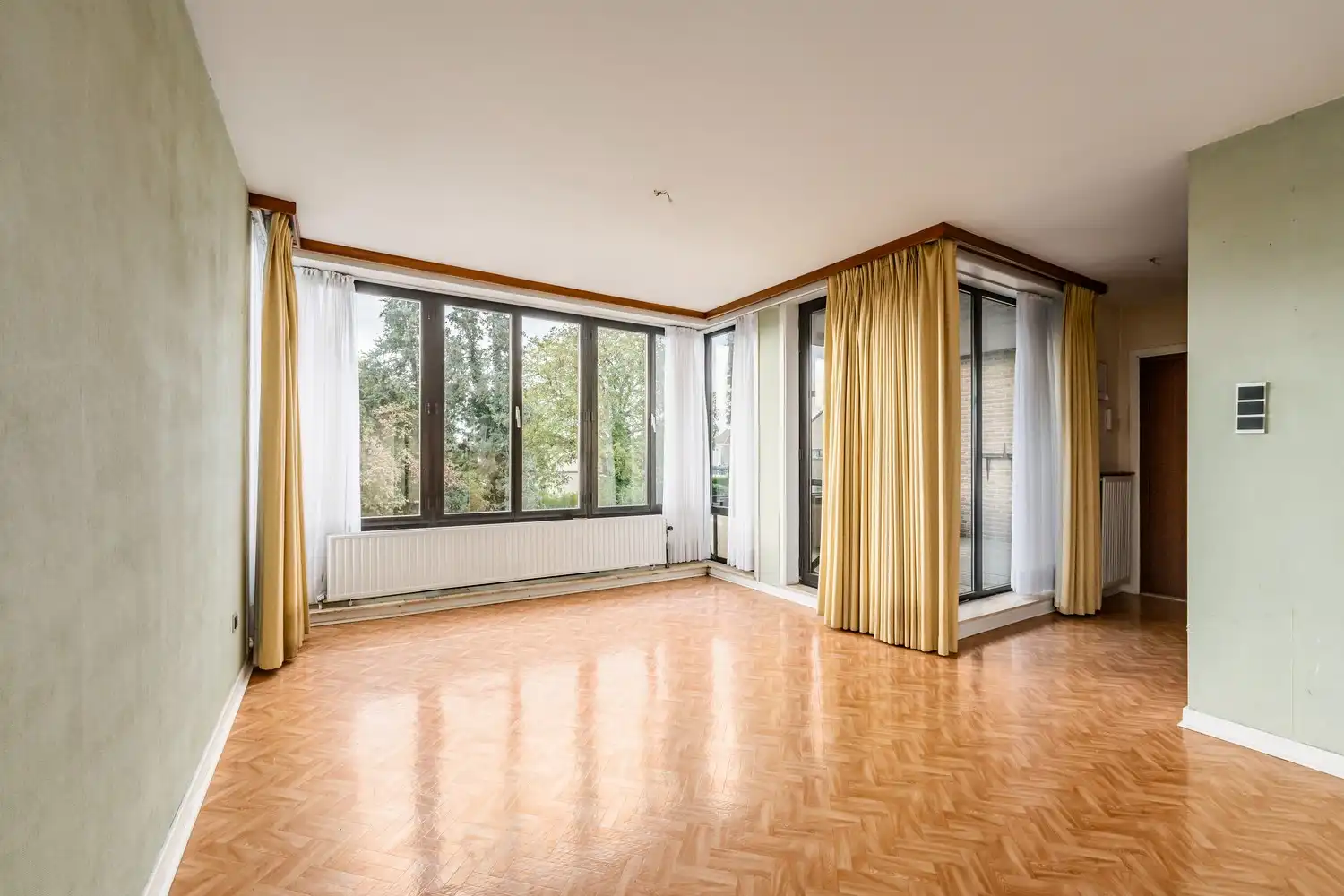 Appartement met 2 slaapkamers, garage, terras en kelder op centrale ligging foto 3