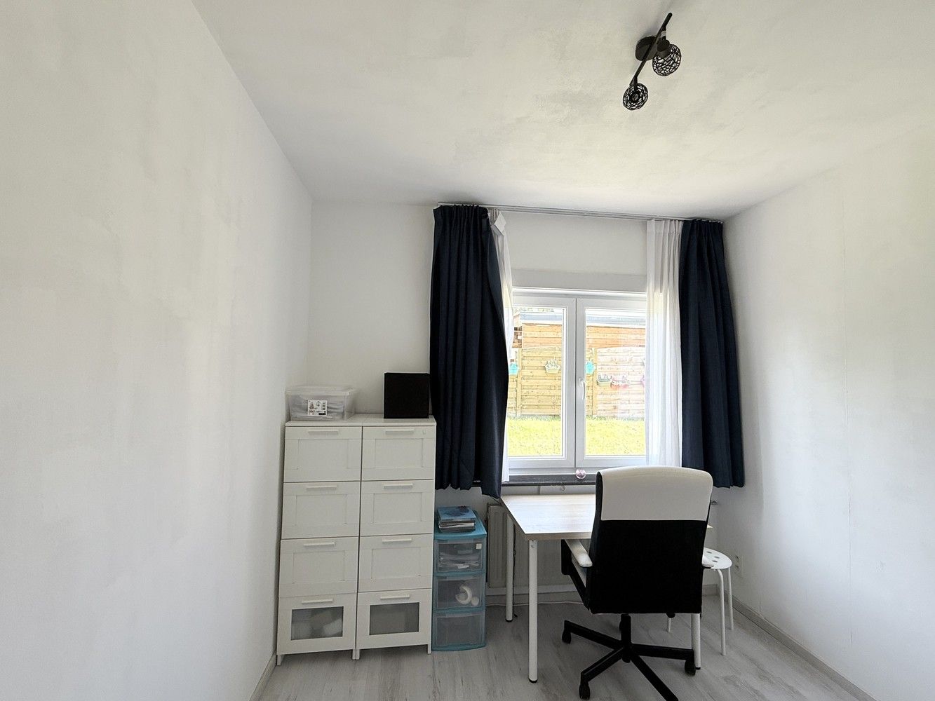 Instapklare woning met 3 slaapkamers en een gezellige tuin op toplocatie in Hoeselt te huur! foto 13