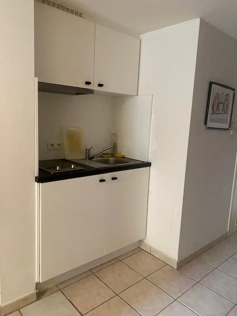 Bemeubelde studentenstudio te huur in hartje Gent foto 4