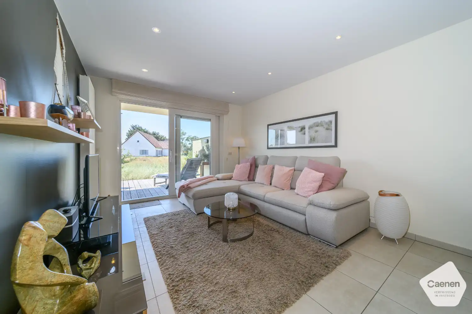 Stijlvol gemeubeld 1-slaapkamerappartement met ruim terras op toplocatie in De Panne foto 3