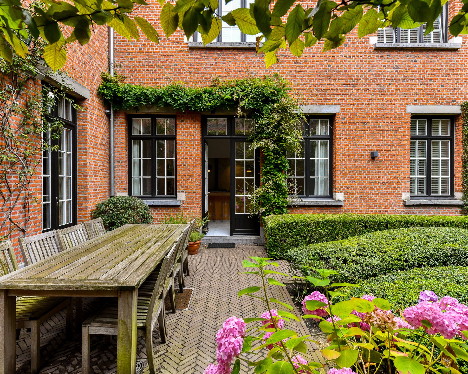 ANTWERPEN-ZURENBORG  - Unieke Cottage woning met tuin  foto 9